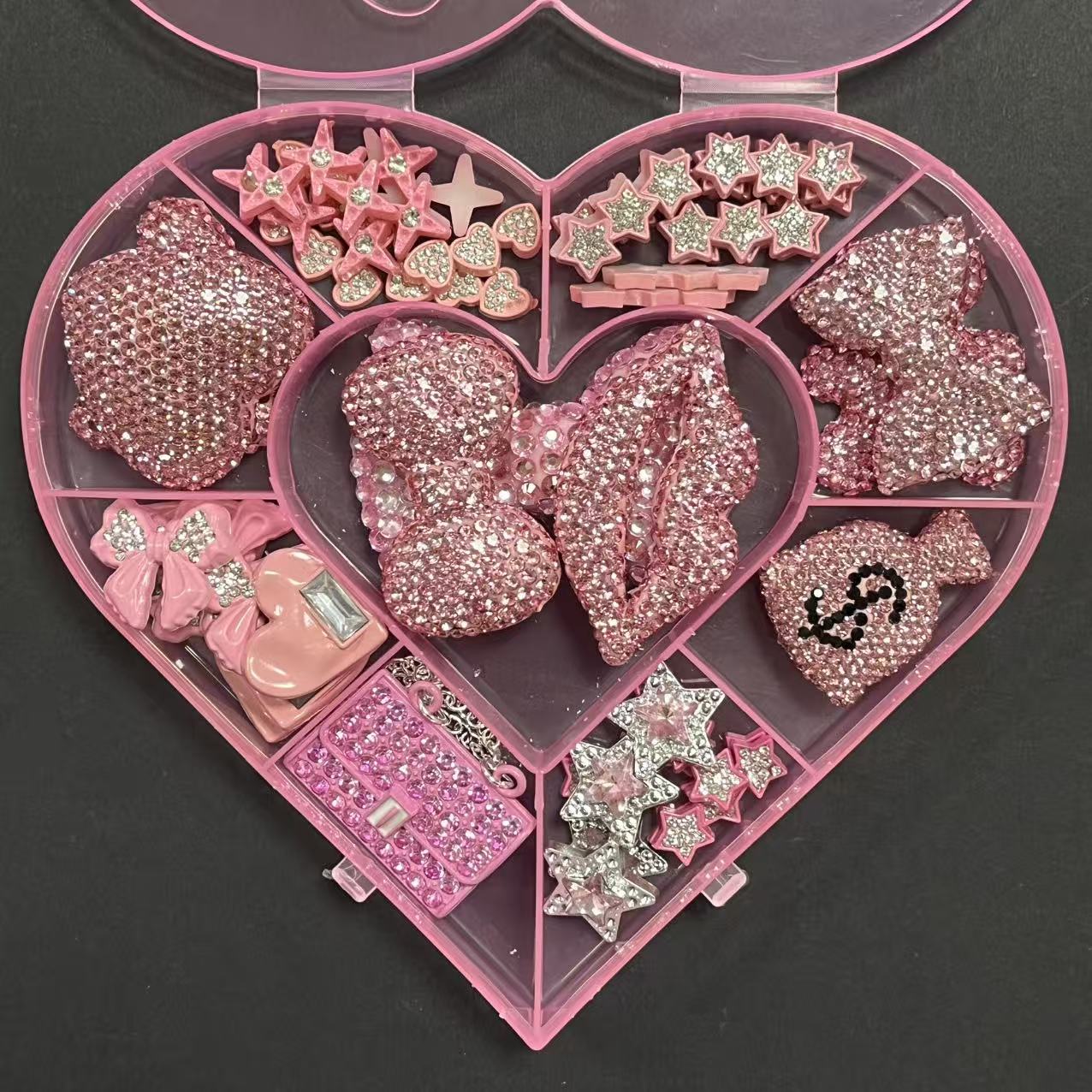 Phone Cases Junk - Großhandel: Luxuriöse Diamant-Schleifen-Geldbörsen, Parfümflaschen, Schmetterlings-Geldbörsen, Lippenstift-Königinnen-Stern-Handyhüllen-Dekorationen,